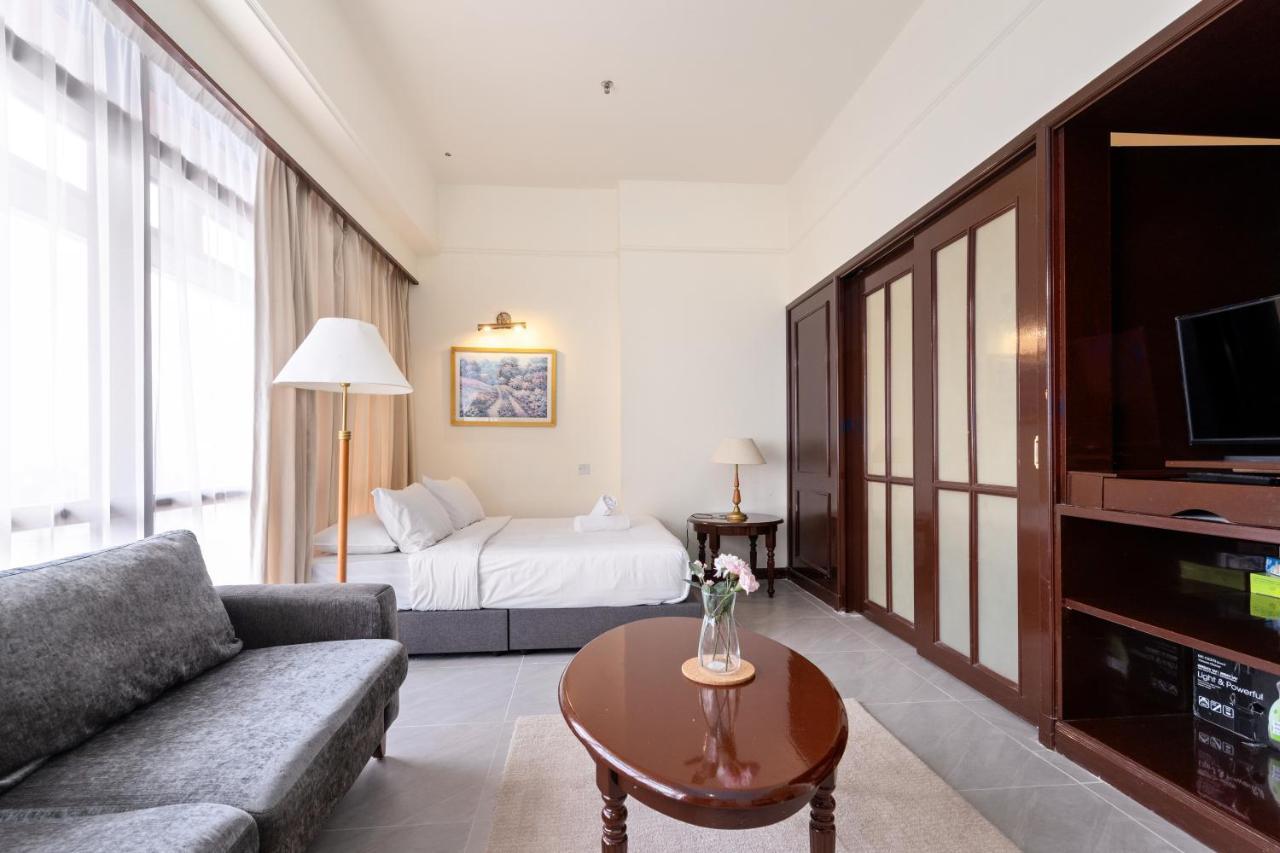 Luxhouz Suites At Times Square 쿠알라룸푸르 외부 사진