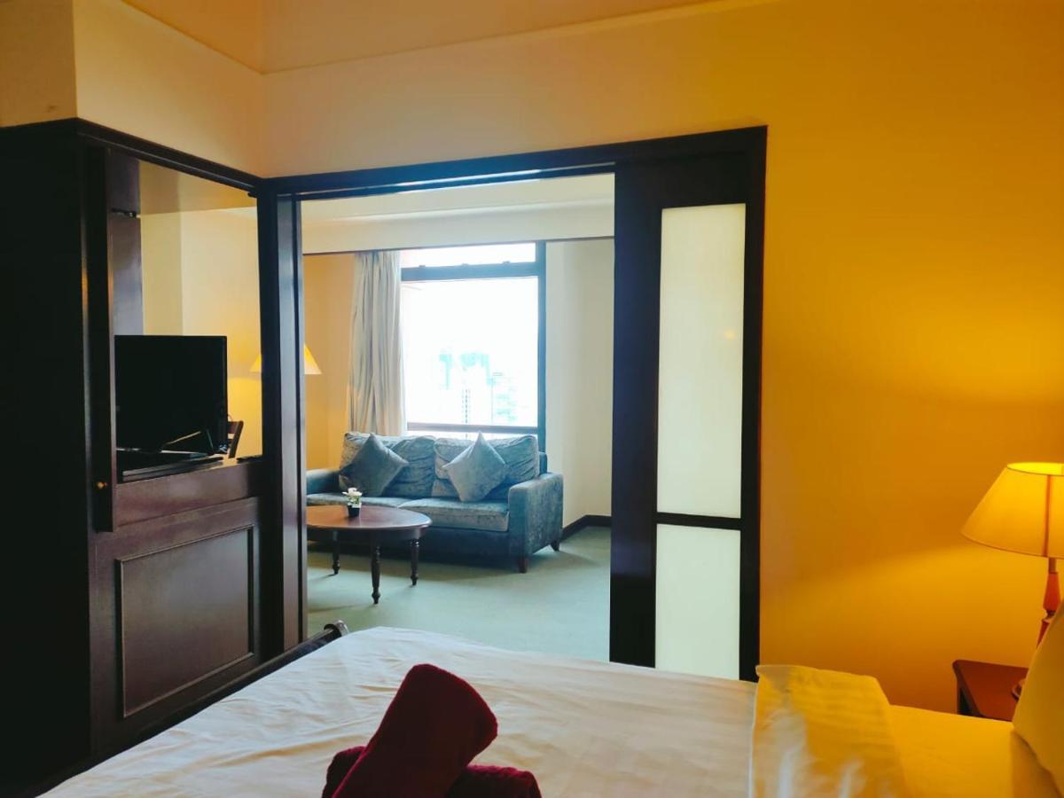 Luxhouz Suites At Times Square 쿠알라룸푸르 외부 사진