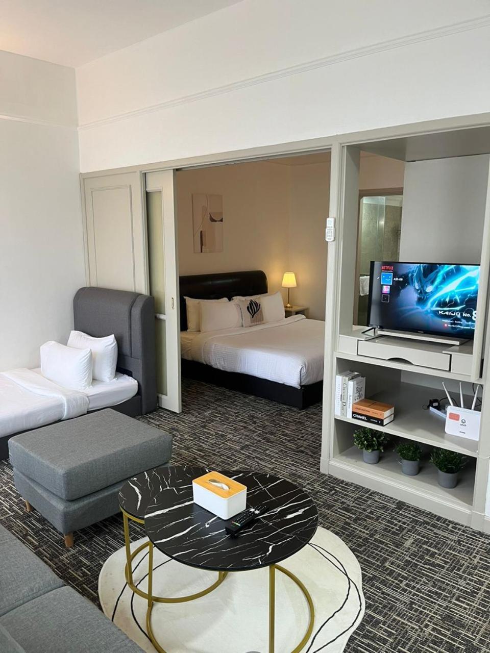 Luxhouz Suites At Times Square 쿠알라룸푸르 외부 사진
