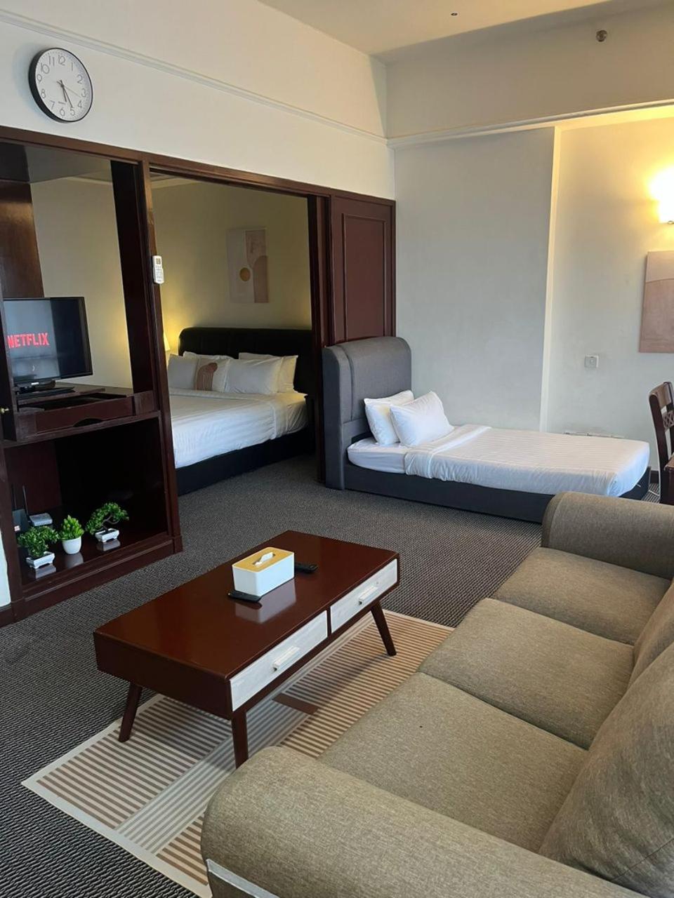 Luxhouz Suites At Times Square 쿠알라룸푸르 외부 사진