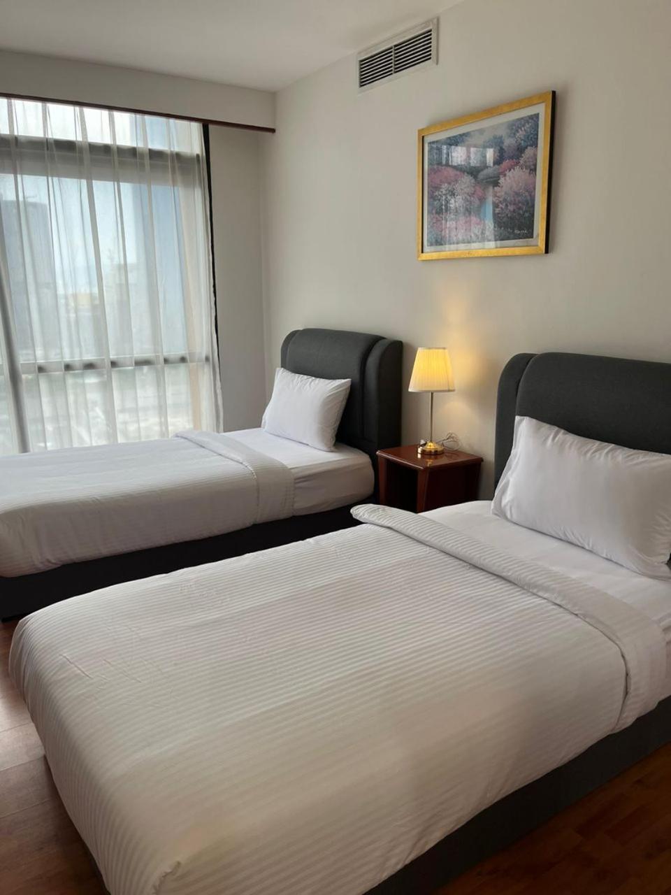 Luxhouz Suites At Times Square 쿠알라룸푸르 외부 사진